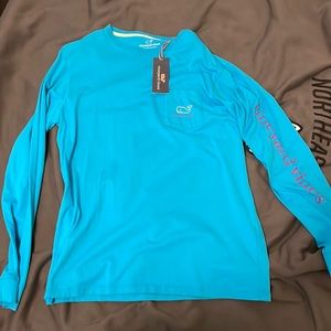 NWT Vineyard vines long sleeve men’s size medium